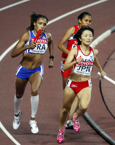 日本 国内新記録も女子4x400メートルリレー決勝進出ならず