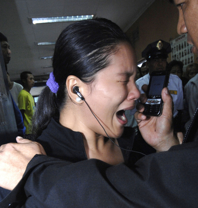 フィリピンのフェリー沈没事故、安否を気遣う家族ら