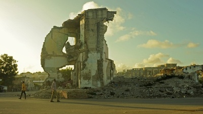 ビーチで思い思いの夕暮れ、ソマリア首都