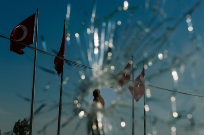 トルコ粛清拡大、教育関係者1.5万人停職 24報道機関の免許剥奪