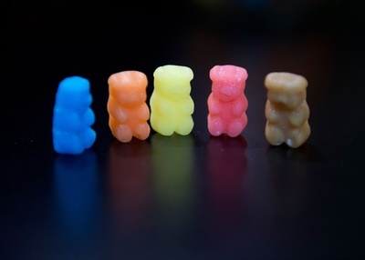 スペイン企業の「酔っ払いクマのグミ」は商標権侵害 独ハリボー