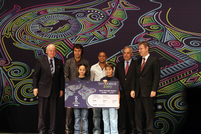 UEFA杯決勝のビジュアルアイデンティティーが発表