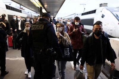 迫られる命の選択 仏パリの病院、コロナ対応限界間近