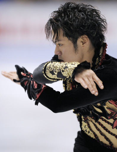 男子シングルSP、高橋が首位 織田は3位に フィギュアGPファイナル