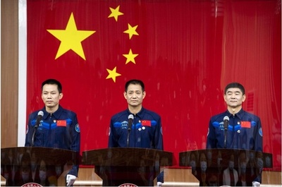 中国の湯洪波宇宙飛行士 「天宮」での生活を語る