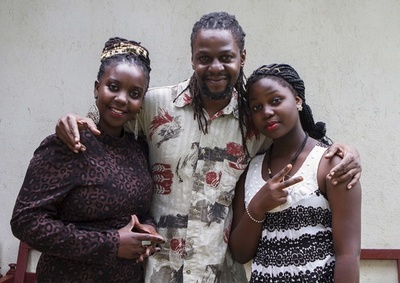 ラップ風ニュース番組、汚職問題にも鋭く迫る ウガンダ