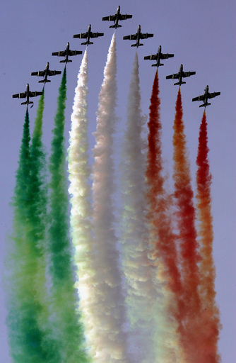 インド選手称える政府広報にイタリア国旗の色？