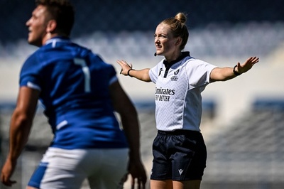 ラグビー史上初、女性審判団が男子の国際試合担当