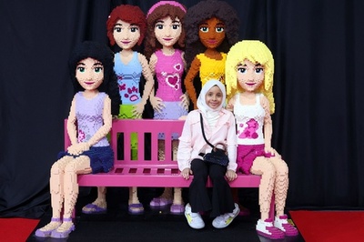 【今日の1枚】レゴ友達と集合写真 クウェート