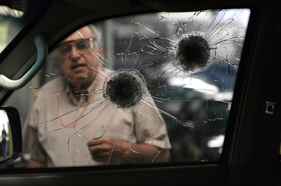 暴力がはびこるベネズエラ、防弾仕様の商品が人気