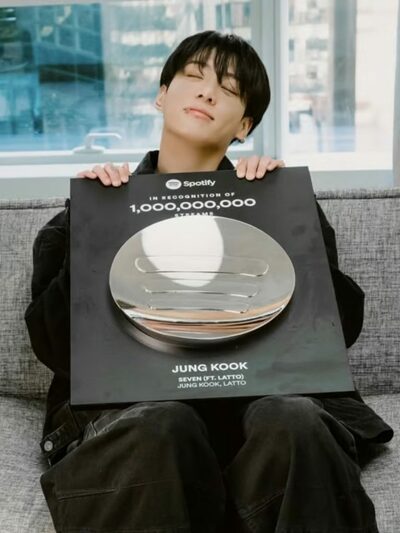 BTSジョングク、Spotify「10億記念プレート」3枚目達成