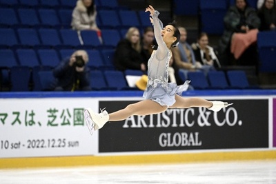 三原が2位発進、男子は佐藤がSP3位 フィギュアGP第6戦