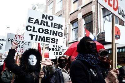 セックスワーカー、赤線地区移転計画に抗議 オランダ