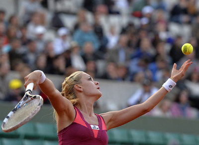 ラドワンスカがイワノビッチを下して8強入り、全仏オープン