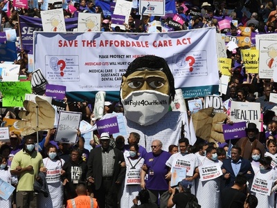 オバマケア代替法案、米下院で可決 上院通過は不透明