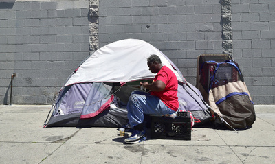 米ロサンゼルス、ホームレス人口23％増 対策強化進むも