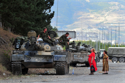 グルジアのロシア軍が撤退開始、平和維持部隊と交代