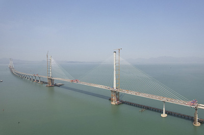 海と陸を繋ぐ巨大工事 黄茅海横断ルートの高欄港大橋が結合 中国