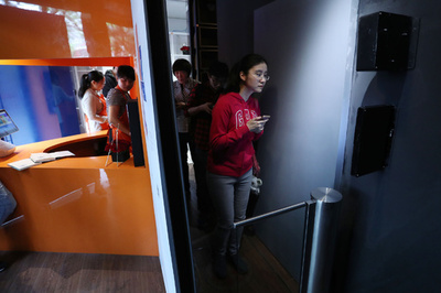 動画：顔認証で入店、「新小売+」無人書店が上海でオープン