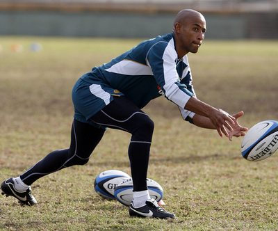 ワラビーズ W杯に向け練習を開始