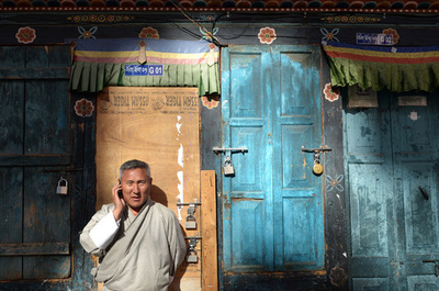 封建時代から一気に現代へ、ブータンを変える携帯電話