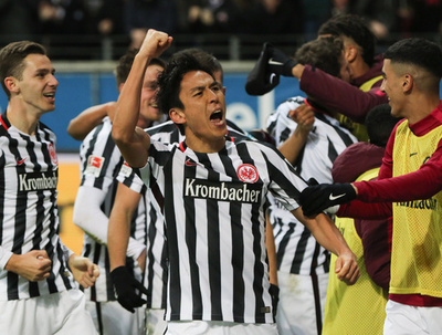 長谷部がPKから得点、フランクフルトが3位守る