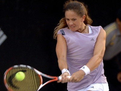 シュニーダー ペトロワを下し決勝進出