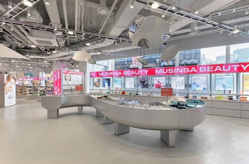 ムシンサメガストア2階のビューティー売り場(c)news1
