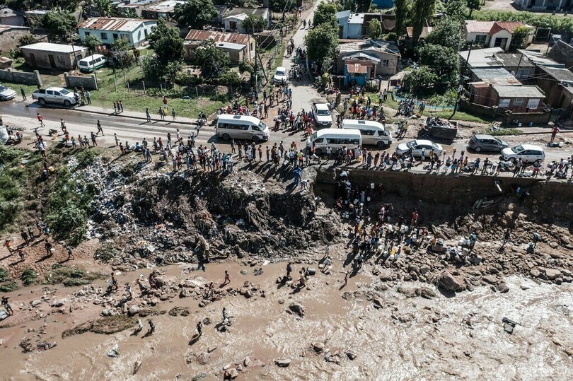 南ア、豪雨で緊急事態宣言 死者400人超