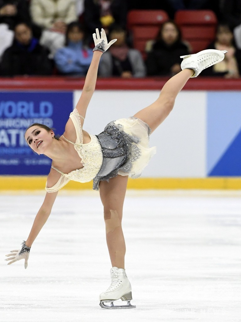 ザギトワがsp首位発進 白岩2位 フィギュア フィンランド大会 写真14枚 国際ニュース Afpbb News