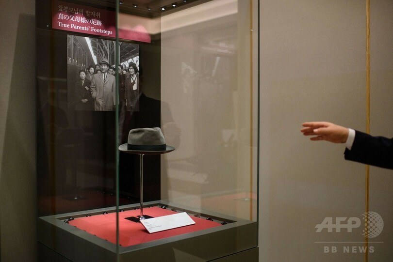 統一教会の博物館、報道陣に公開 コーラ缶やお菓子の袋も