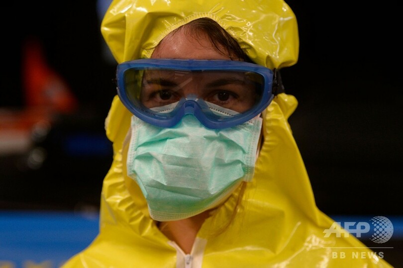 新型ウイルスの高齢患者乗せた救急車に若者が投石 スペイン