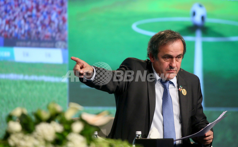 プラティニ会長、ボアテングの抗議行動を「称賛」 写真1枚 国際