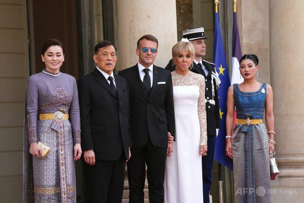 タイ国王にひざまずくマクロン仏大統領の画像はAI生成のフェイクとタイ外務省が確認