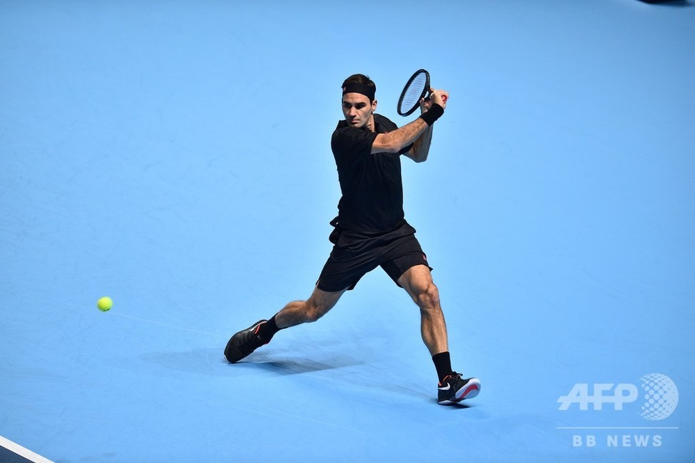 フェデラーがベレッティーニ下す、4強懸けジョコ戦へ ATPファイナルズ