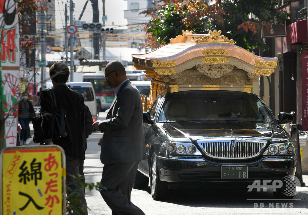 宮型霊きゅう車」残したい 最期の旅を演出する職人たちの思い乗せ走る 写真18枚 国際ニュース：AFPBB News