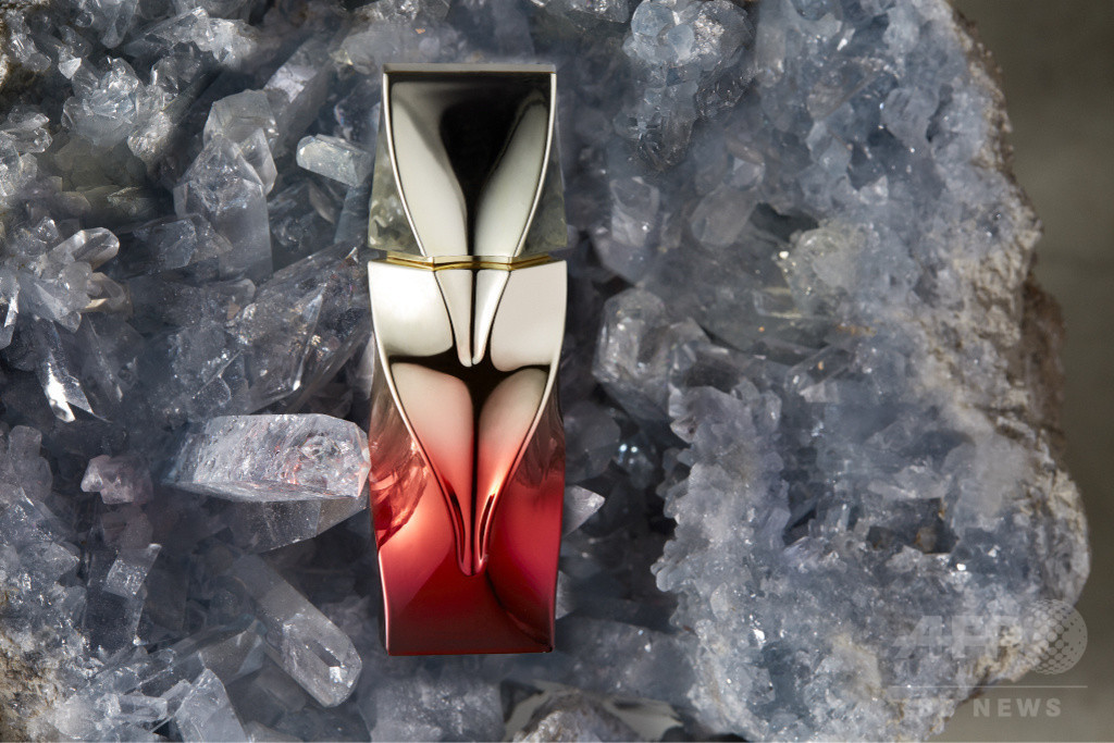 「クリスチャン ルブタン」官能的でエレガントな新作パフュームオイル