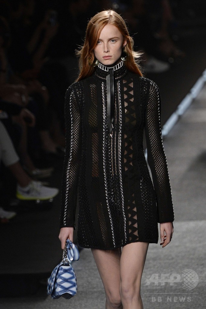 「ルイ・ヴィトン ファウンデーション」で初のショー、「ルイ・ヴィトン」15年春夏