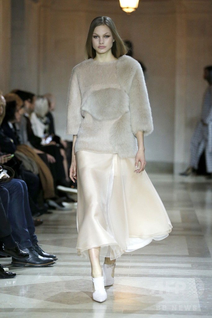 「キャロリーナ ヘレラ」16/17年秋冬コレクション