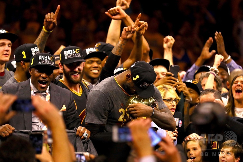 キャバリアーズが初のファイナル制覇、王者ウォリアーズ破る 写真17枚