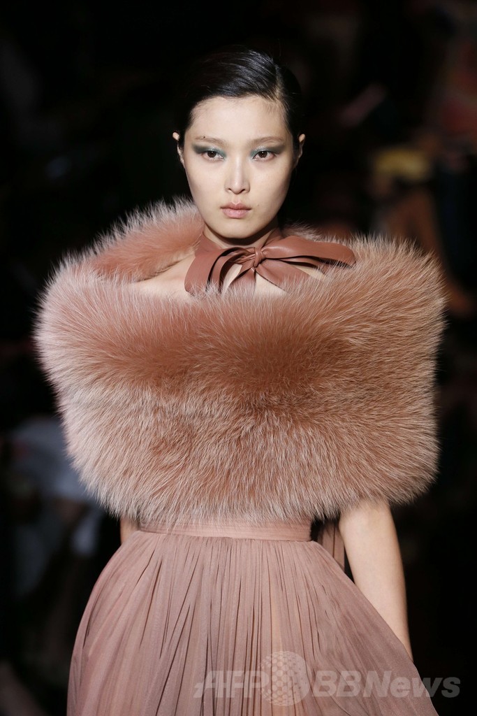 究極のラグジュアリードレス、「エリー・サーブ」14/15年秋冬オートクチュール