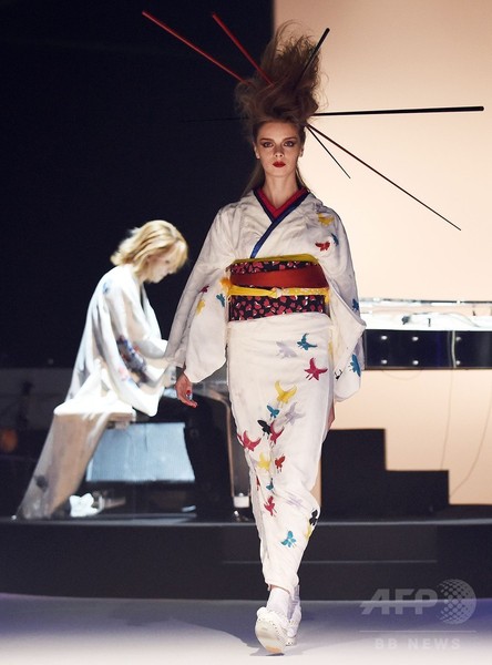 ロックをイメージした「着物」登場、Yoshikiデザイン 東京ファッションウィーク