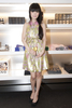 東京・青山にオープンしたマーク ジェイコブス（MARC JACOBS）旗艦店「MARC JACOBS AOYAMA」オープニングレセプションに出席したモデルの秋元梢（Kozue Akimoto、2010年12月2日撮影）。(c)MARC JACOBS