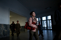 北朝鮮の首都・平壌（Pyongyang）市、平壌地下鉄の復興（Puhung）駅を歩く通勤客。平壌地下鉄は故金日成（キム・イルソン、Kim Il-Sung）体制下の1969～1972年に開通。地下110メートル付近を走り、世界で最も地中深くにある地下鉄とされる。15日は、故金日成主席の生誕100年にあたる（2012年4月14日撮影）。(c)AFP/Ed Jones