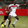 ドバイ･チャレンジカップ2012（Dubai Challenge Cup 2012）は4日行われ、ACミラン（AC Milan）はパリ・サンジェルマン（Paris Saint-Germain）に1-0で勝利した。

パリ・サンジェルマンのモハメド・シッソコ（Mohamed Sissoko、右）とボールを競るACミランのロビーニョ（Robinho、2012年1月4日撮影）。(c)AFP/MARWAN NAAMANI