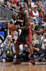 12-13NBA、オーランド・マジック（Orlando Magic）対マイアミ・ヒート（Miami Heat）。パスコースを探すマイアミ・ヒートのレブロン・ジェームズ（LeBron James、2012年12月31日撮影）。(c)AFP/Getty Images/NBAE/Fernando Medina