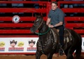 ブラジル・サンパウロ州バレトスのカウボーイフェスティバルで、馬に乗るジャイル・ボルソナロ大統領（2022年8月26日撮影）。(c)Miguel SCHINCARIOL / AFP