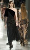 米ニューヨーク市内で発表された「ロダルテ（Rodarte）」14/15年秋冬コレクション（2014年2月11日撮影）。(c)AFP/Don Emmert