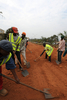 ルワンダ・キガリ（Kigali）で建設中の道路（2010年8月11日撮影）。(c)AFP/SIMON MAINA