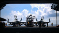 南シナ海で米空母「セオドア・ルーズベルト」から戦闘機を発動させる兵士ら。米海軍提供（2018年4月11日入手）。(c)AFP PHOTO /US NAVY/MICHAEL HOGAN/HANDOUT